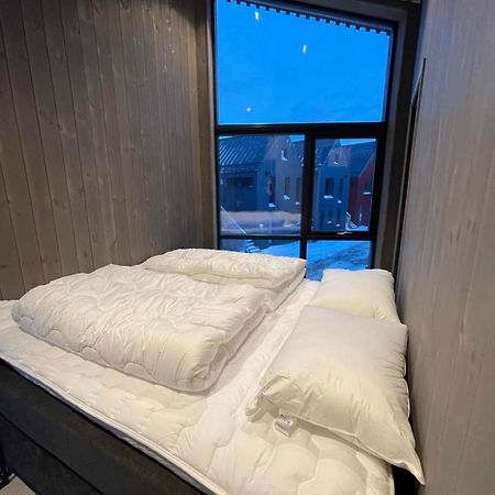 Stilren Leilighet I Henningsvaer Luaran gambar
