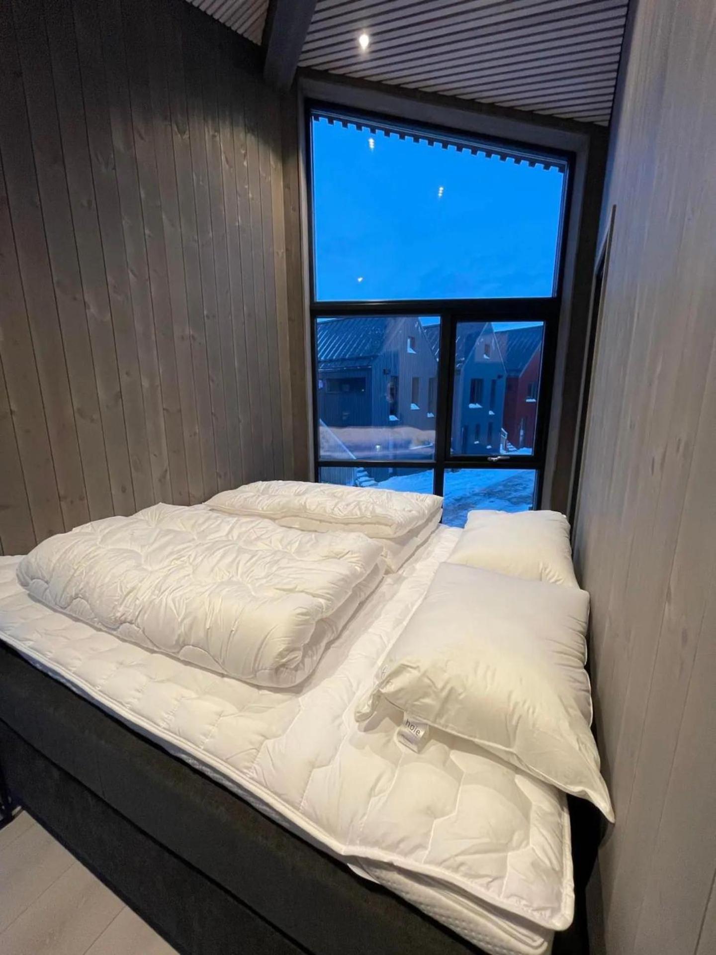 Stilren Leilighet I Henningsvaer Luaran gambar