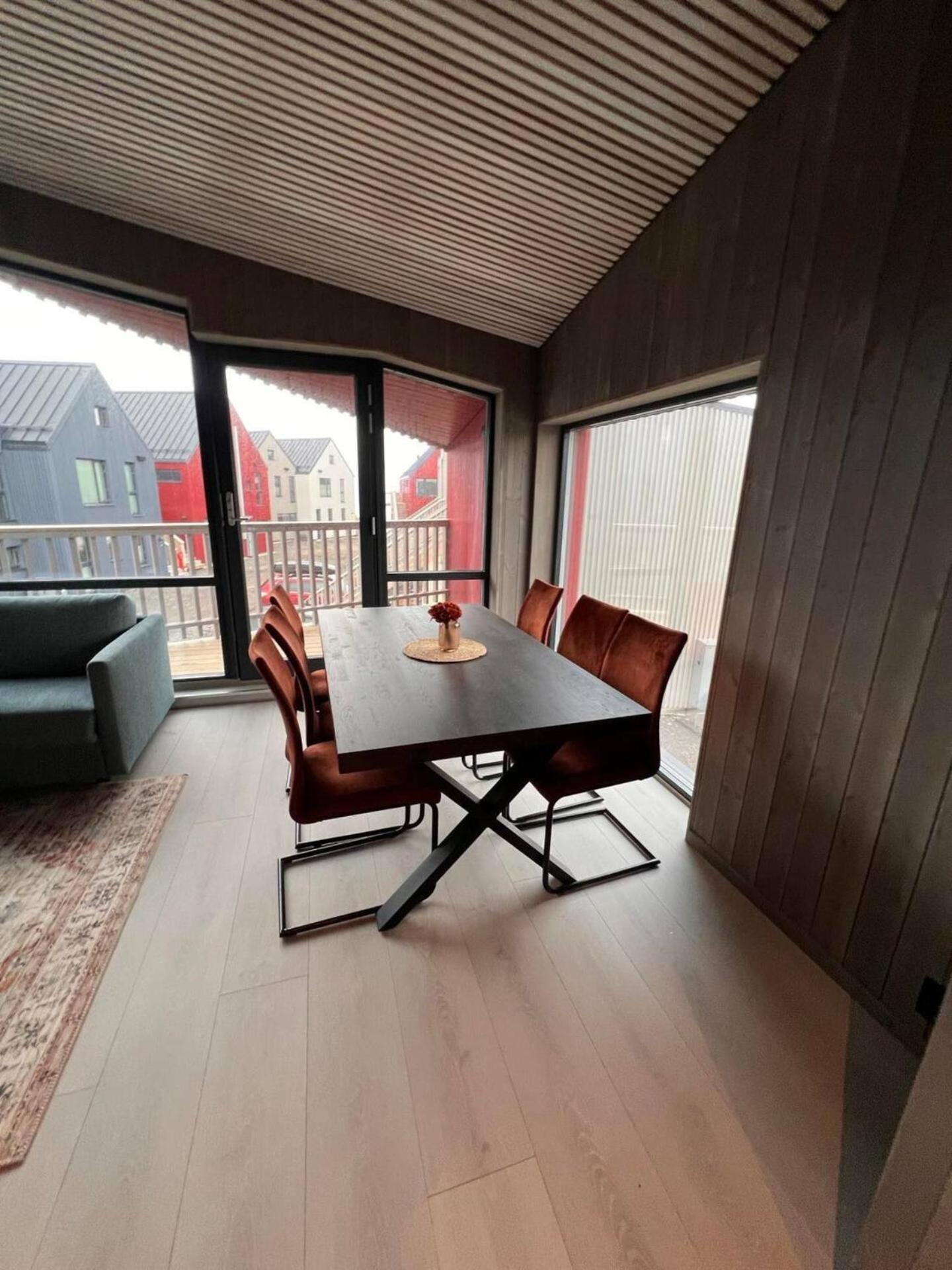 Stilren Leilighet I Henningsvaer Luaran gambar